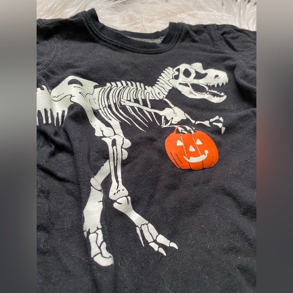 🎃💀 Halloween Dinosaur Skeleton Pumpkin Shirt - Picture 2 of 5